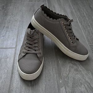 Indigo Rd Lavender/gray  Scalloped Sneakers